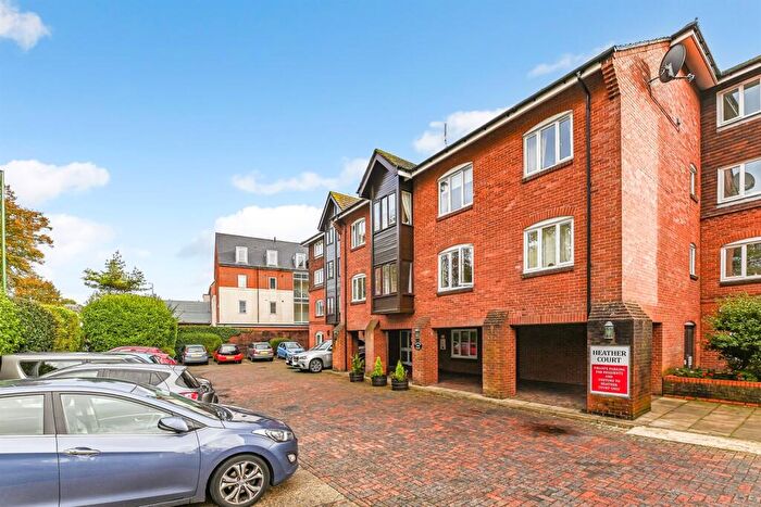 1 Bedroom Retirement Property To Rent In Heather Court, Stockbridge Road, Chichester, PO19