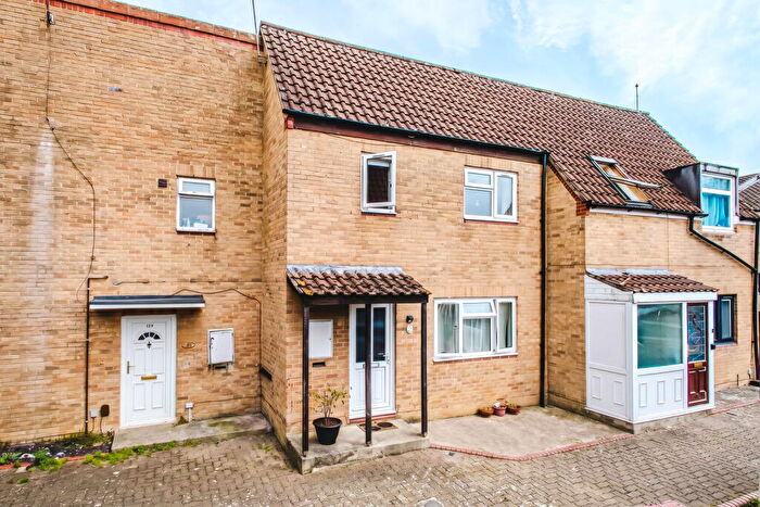 3 Bedroom Terraced House For Sale In Godolphin Close, Freshbrook, Swindon, SN5