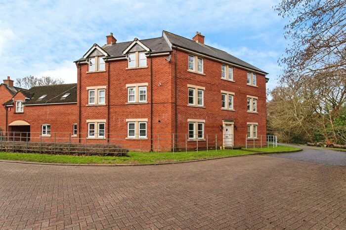2 Bedroom Flat For Sale In Tidcombe Walk, Tiverton, EX16
