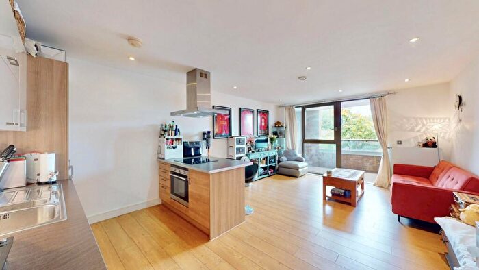 2 Bedroom Apartment For Sale In Chamberlain Court, London, SE16
