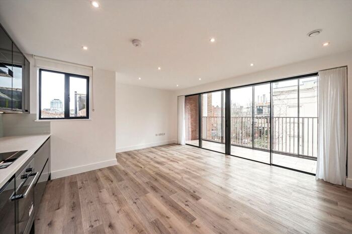 2 Bedroom Flat To Rent In Coomer Place, London, SW6