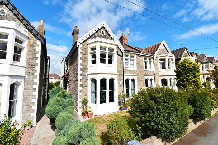 2 Bedroom Flat For Sale In Wonderful Period Apartment Located On Henleaze Road, Bristol, BS9