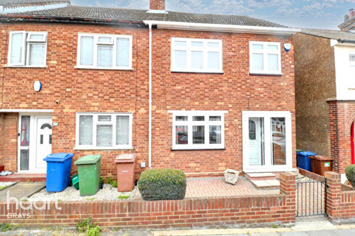 3 Bedroom End Of Terrace House For Sale In South View Road, Grays, RM20