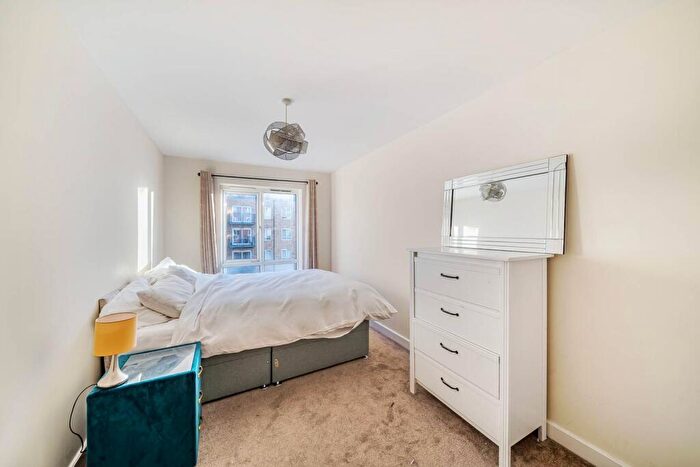 3 Bedroom Flat To Rent In Boulevard Drive, Colindale, London, NW9
