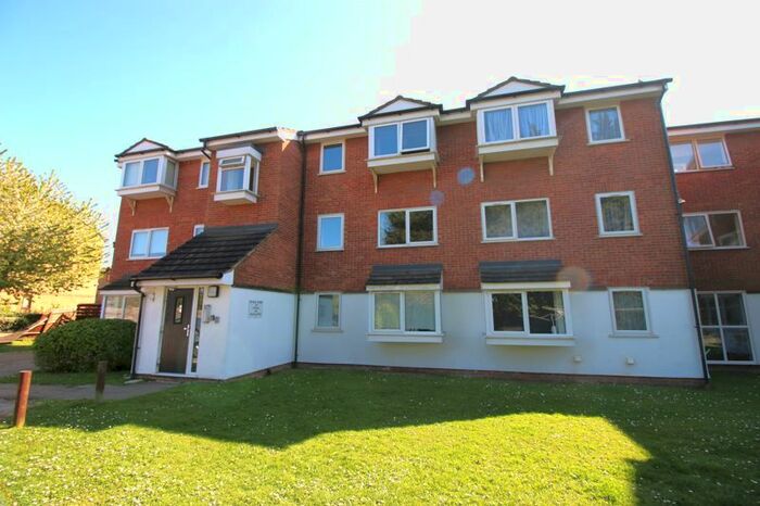 2 Bedroom Flat To Rent In Vignoles Road, Romford, RM7