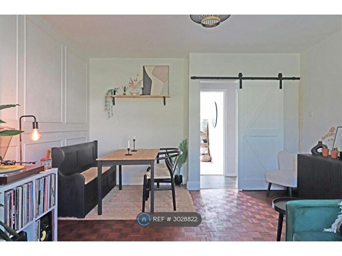 2 Bedroom Maisonette To Rent In Park Road, Redhill, RH1