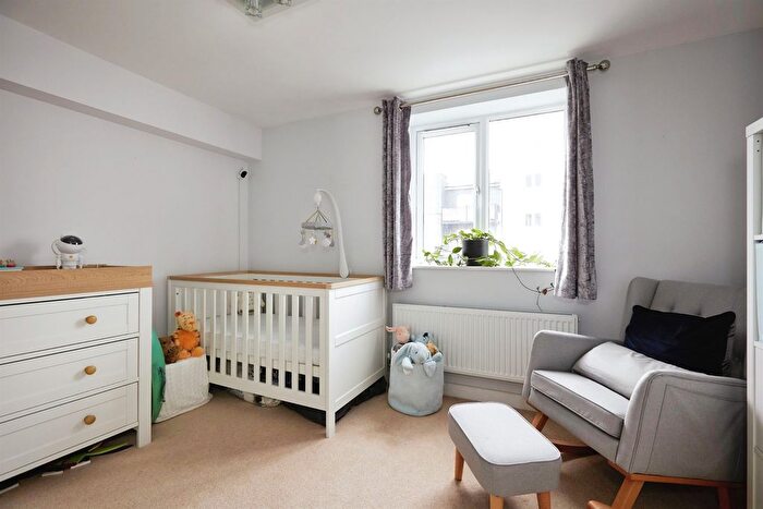 2 Bedroom Flat For Sale In Great Mead, Yeovil, BA21