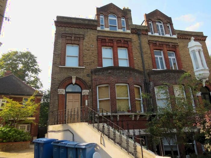 2 Bedroom Apartment To Rent In The Gardens, East Dulwich, London, SE22