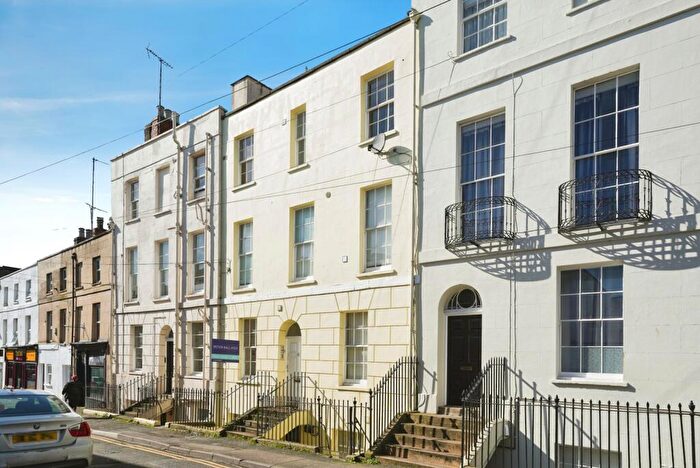 2 Bedroom Flat For Sale In Grosvenor Street, Cheltenham, Gloucestershire, GL52