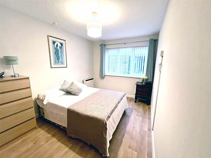 1 Bedroom Apartment For Sale In High Street, Great Wakering, Southend-on-Sea, Essex, SS3