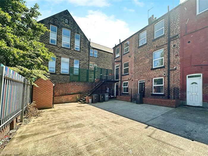 2 Bedroom Flat To Rent In Doncaster Road, Barnsley, South Yorkshire, S70