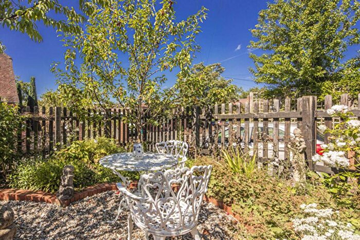 2 Bedroom Character Property To Rent In The Little Cottage, Goring On Thames, RG8