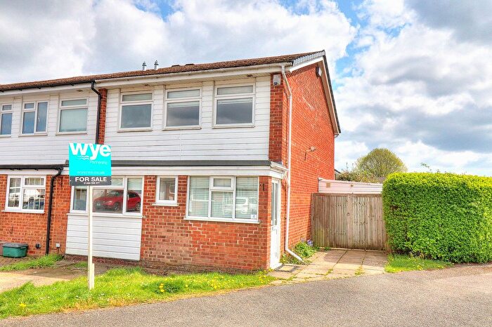 3 Bedroom End Of Terrace House For Sale In Marcourt Road, Stokenchurch, HP14