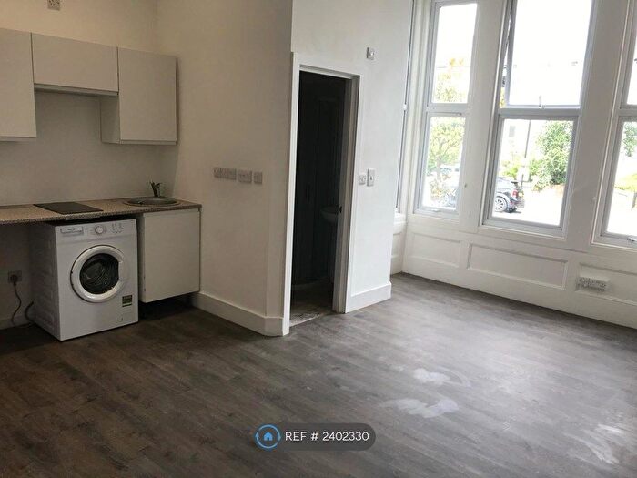 Studio To Rent In Evering Road, London, E5