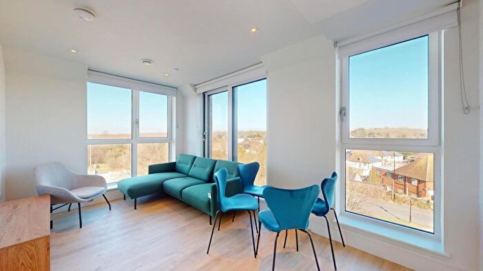 2 Bedroom Flat To Rent In Beverley Way, London, SW20