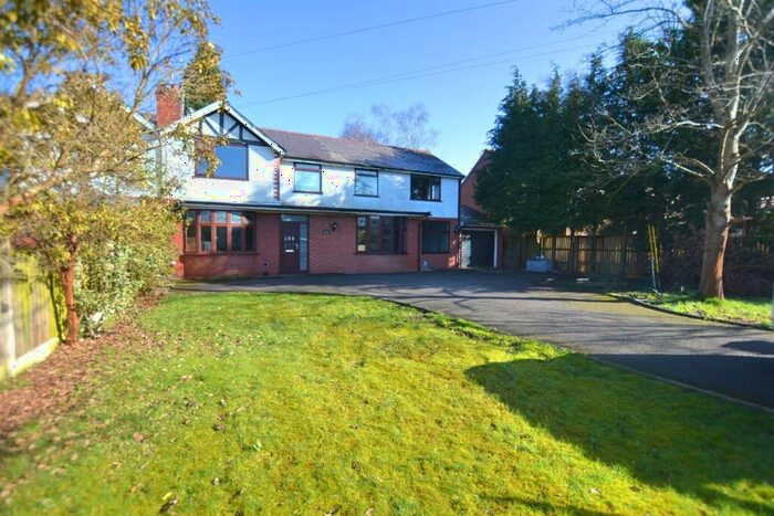 4 Bedroom Semi-Detached House For Sale In Holmes Chapel Road, Somerford, CW12