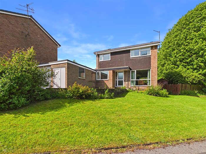3 Bedroom Detached House For Sale In Gosforth Close, Dronfield, S18