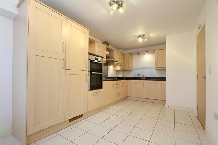 5 Bedroom Terraced House To Rent In Saffron Close, Banbury, Oxon, OX16