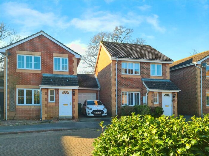 3 Bedroom Detached House To Rent In Little Fox Drive, Park Gate, Southampton, Hampshire, SO31