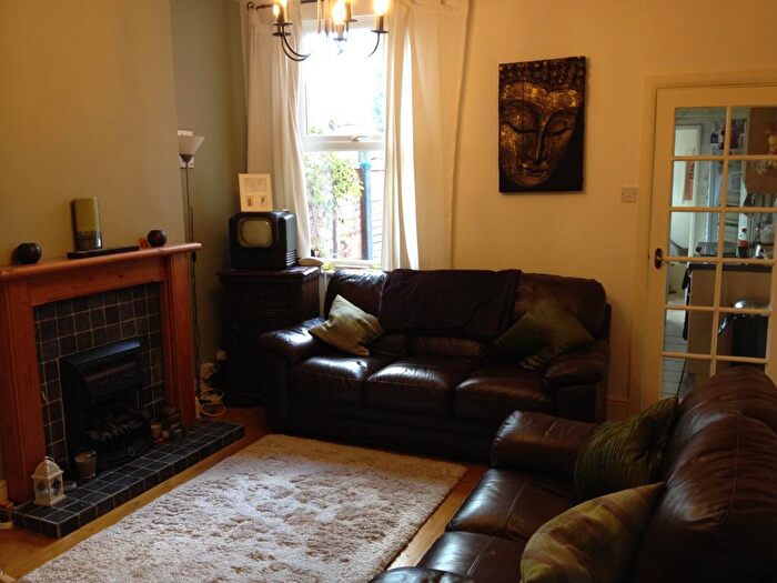 2 Bedroom End Of Terrace House To Rent In Institute Road, Kings Heath, Birmingham, West Midlands, B14