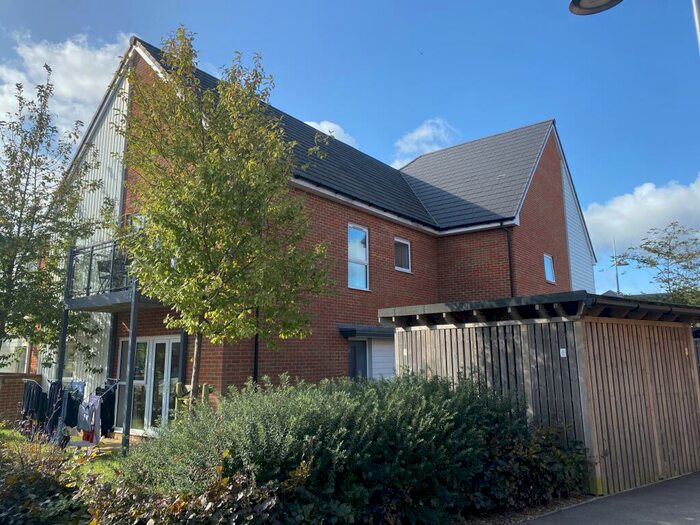 2 Bedroom Maisonette To Rent In Turnpike Lane, Faygate, Horsham, RH12