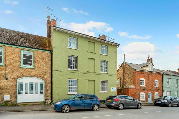 1 Bedroom Flat To Rent In London Street, Faringdon, SN7