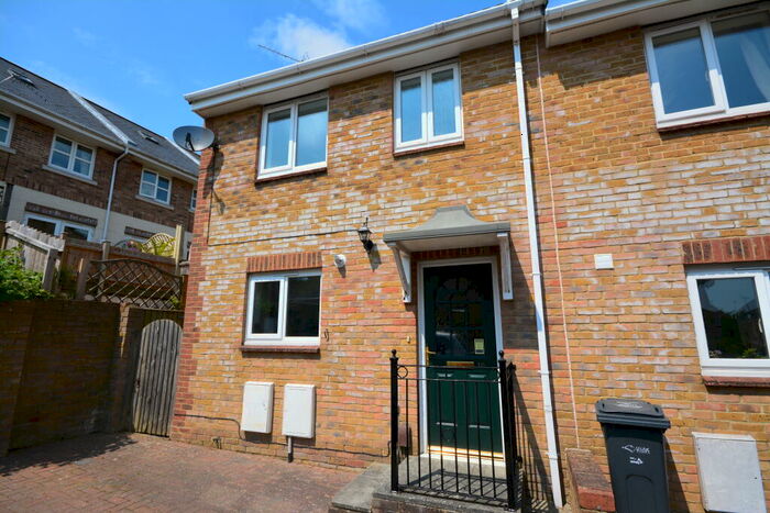 3 Bedroom End Of Terrace House To Rent In The Sidings, Cowes, PO31