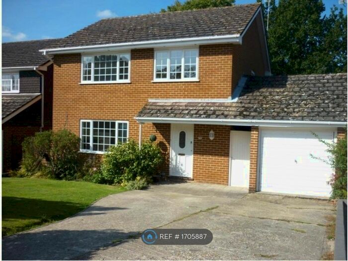 4 Bedroom Detached House To Rent In Bransgore, Christchurch, BH23