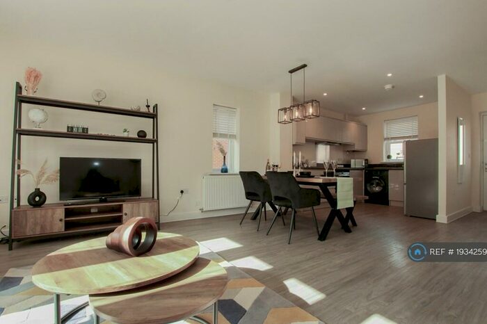 3 Bedroom Semi-Detached House To Rent In Lilianna Road, Colchester, CO4