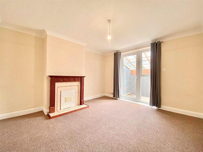 4 Bedroom Terraced House To Rent In Boston Road, Edgware, HA8