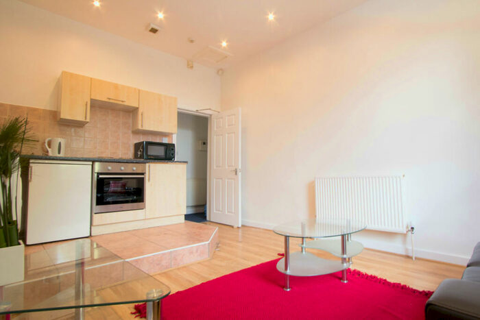 2 Bedroom House To Rent In Winstanley Terrace, Leeds, LS6