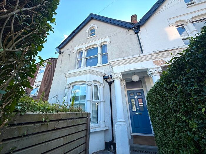 3 Bedroom Flat For Sale In Langham Road, Turnpike Lane, Haringey, N15