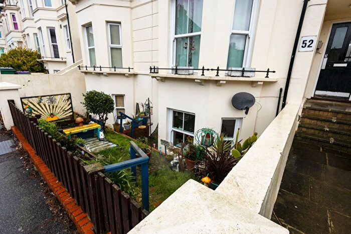 1 Bedroom Flat For Sale In Cheriton Road, Folkestone, CT20