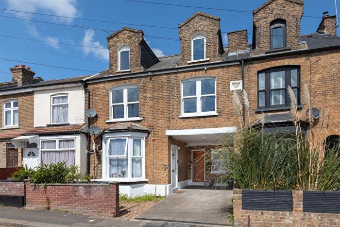 3 Bedroom Maisonette For Sale In Maynard Road, Walthamstow, E17