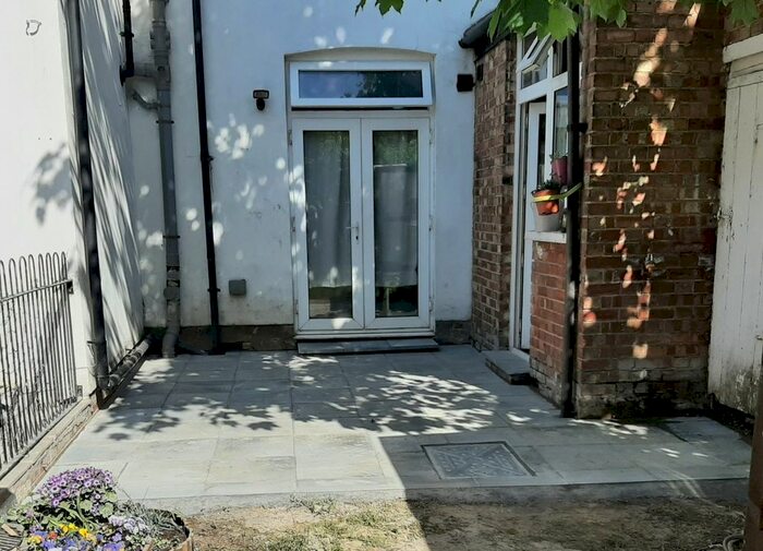 1 Bedroom Flat To Rent In Morden Road, Wimbledon, SW19