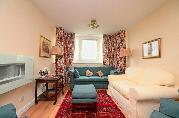 3 Bedroom Flat To Rent In Neville Gill Close, Wandsworth, London, SW18