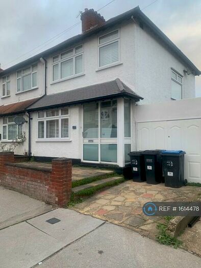 3 Bedroom Semi-Detached House To Rent In Lonsdale Road, London, SE25