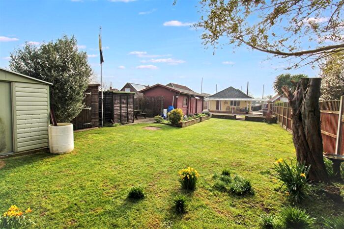 3 Bedroom Detached Bungalow For Sale In Lonsdale Road, Rackheath, Norwich, NR13