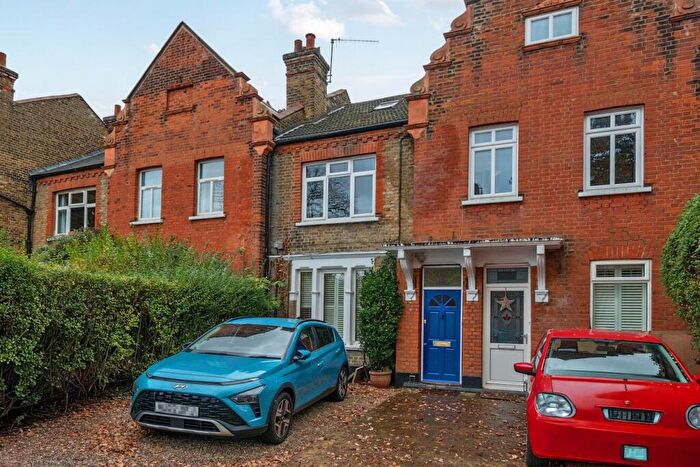 3 Bedroom Flat For Sale In Peak Hill, London, SE26