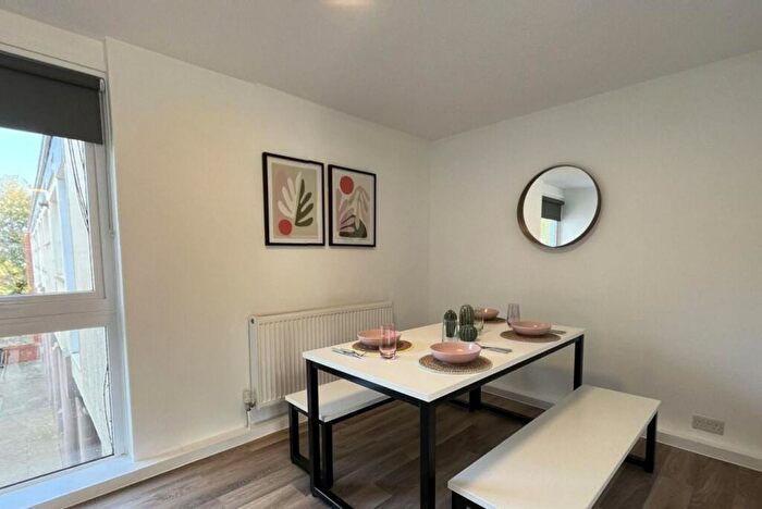 3 Bedroom Flat To Rent In Flat, Monterey Gardens, EX4