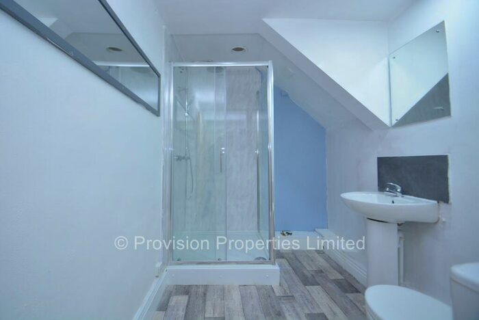 3 Bedroom Flat To Rent In Regent Park Terrace, Hyde Leeds, LS6