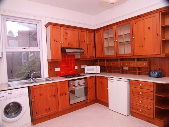 2 Bedroom Flat To Rent In Ancona Road, Kensal Green, NW10