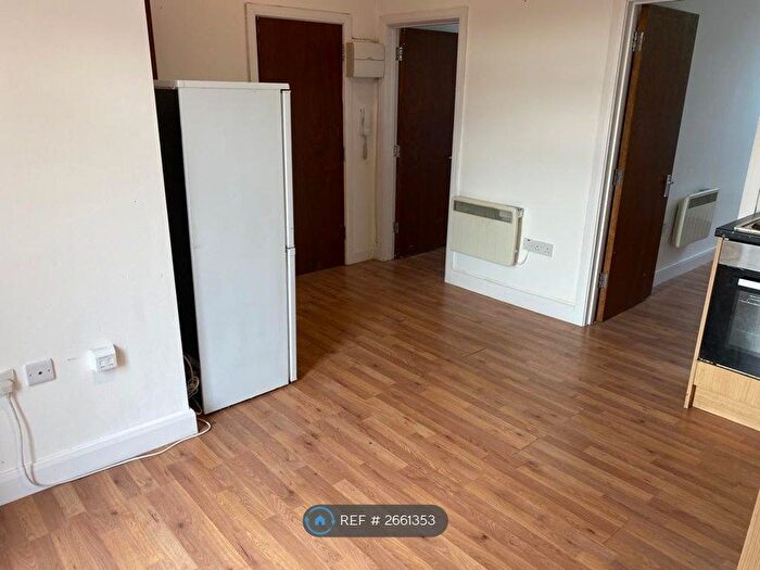 2 Bedroom Flat To Rent In High Street, New Malden, KT3