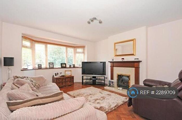 2 Bedroom Flat To Rent In Durham Rd, Bromley, BR2