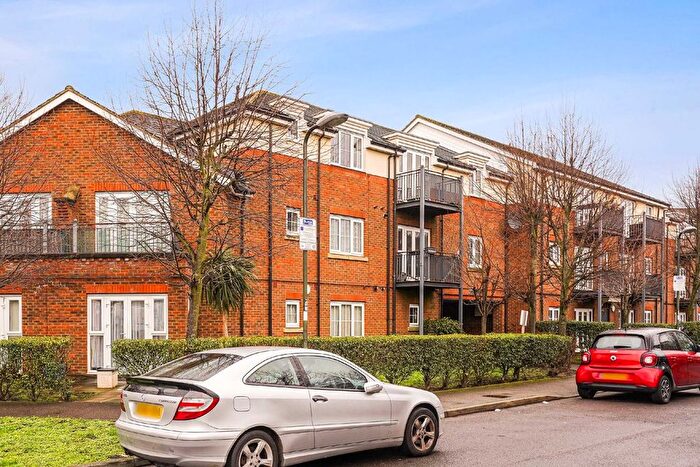 2 Bedroom Flat To Rent In Hemlock Close, Streatham, SW16