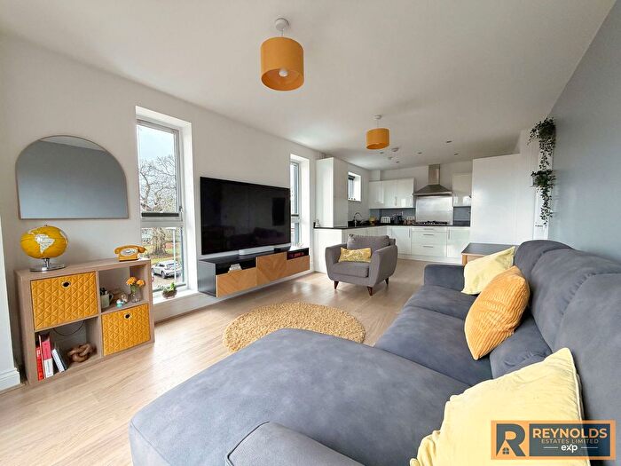 2 Bedroom Flat For Sale In Charlotte Way, Leybourne Chase, West Malling, Kent, ME19