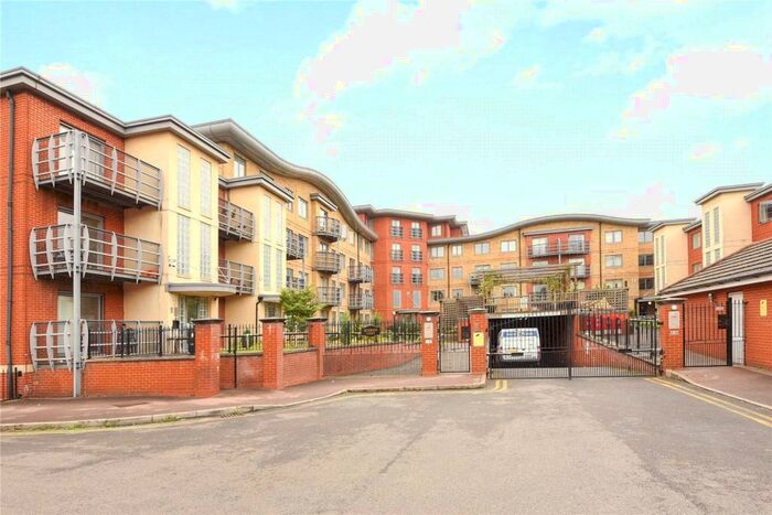 2 Bedroom Apartment To Rent In Quadrant Court, Jubilee Square, Reading, Berkshire, RG1