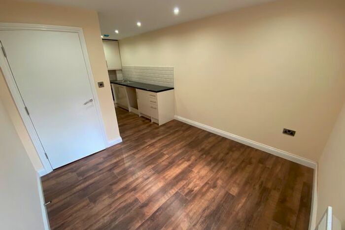 1 Bedroom Flat To Rent In Commercial Road, Leeds, LS5