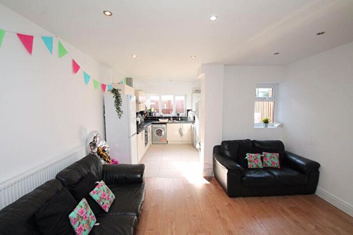 6 Bedroom Terraced House To Rent In Merthyr Street, Cardiff, CF24