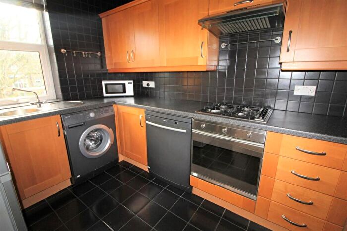 2 Bedroom Apartment To Rent In Apt, , Street Lane, Leeds, LS8